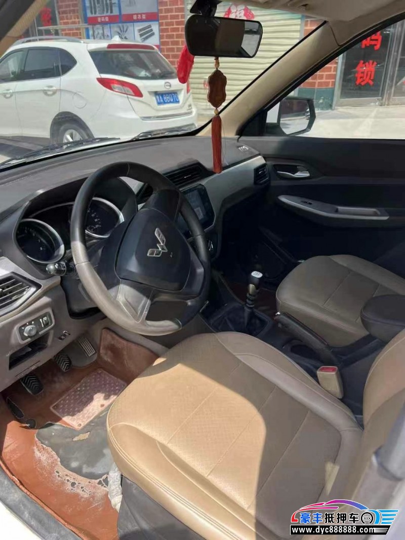 22年五菱五菱宏光S轿车抵押车出售