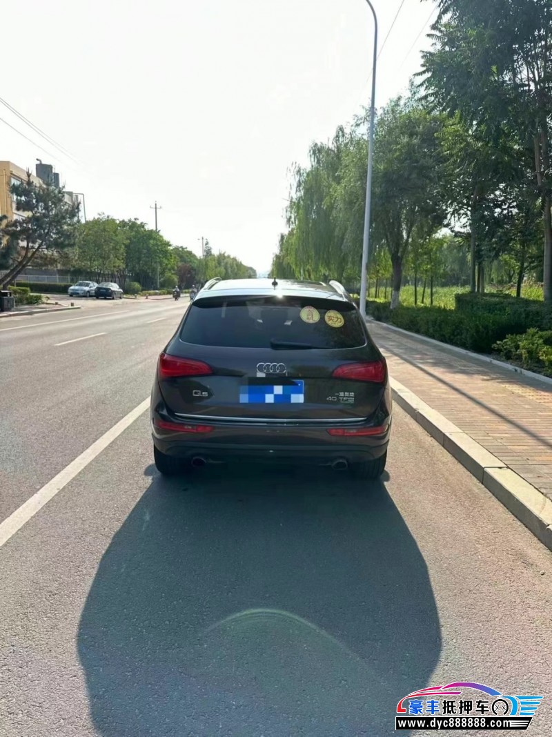 17年奥迪Q5轿车抵押车出售