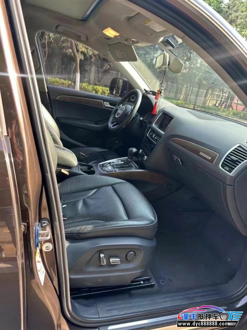 17年奥迪Q5轿车抵押车出售