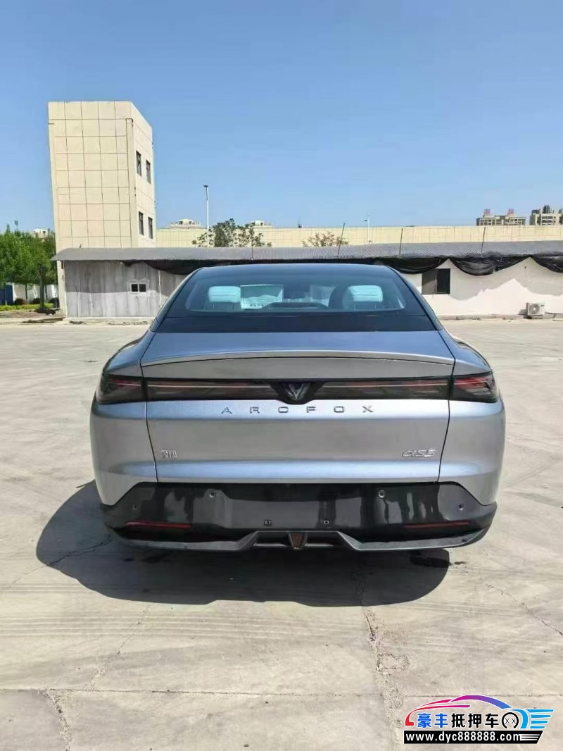 25年极狐阿尔法S轿车抵押车出售