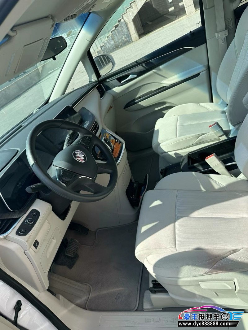 25年别克GL8轿车抵押车出售