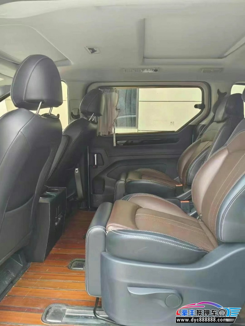 18年上汽大通G10轿车抵押车出售