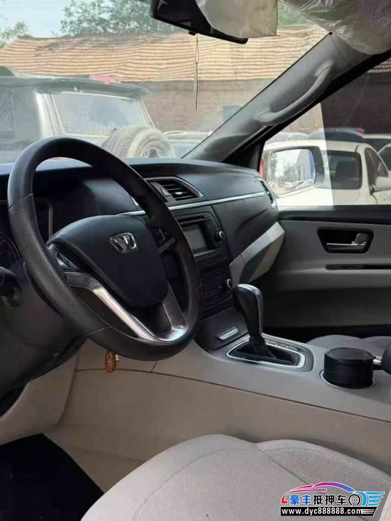 18年华颂7轿车抵押车出售