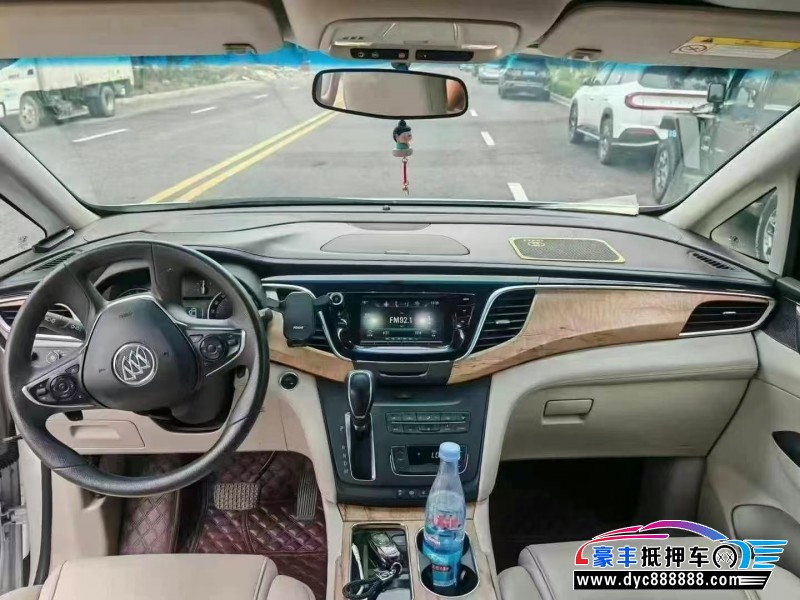 17年别克GL8轿车抵押车出售