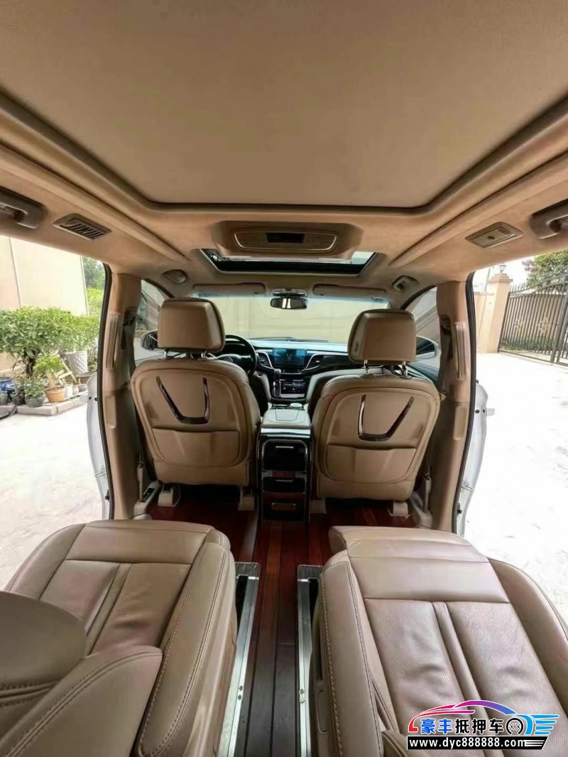 17年别克GL8轿车抵押车出售