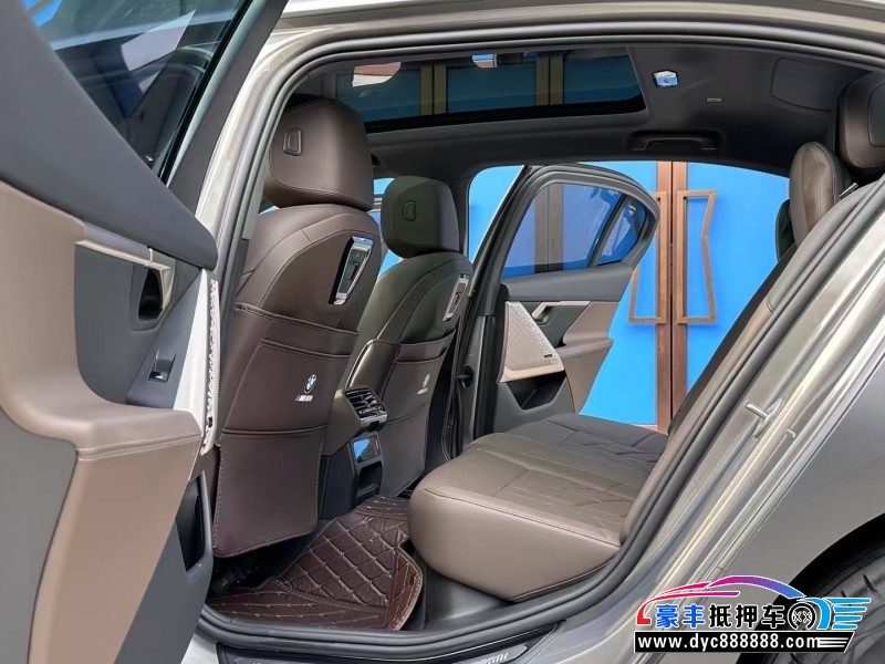 24年宝马5系轿车抵押车出售