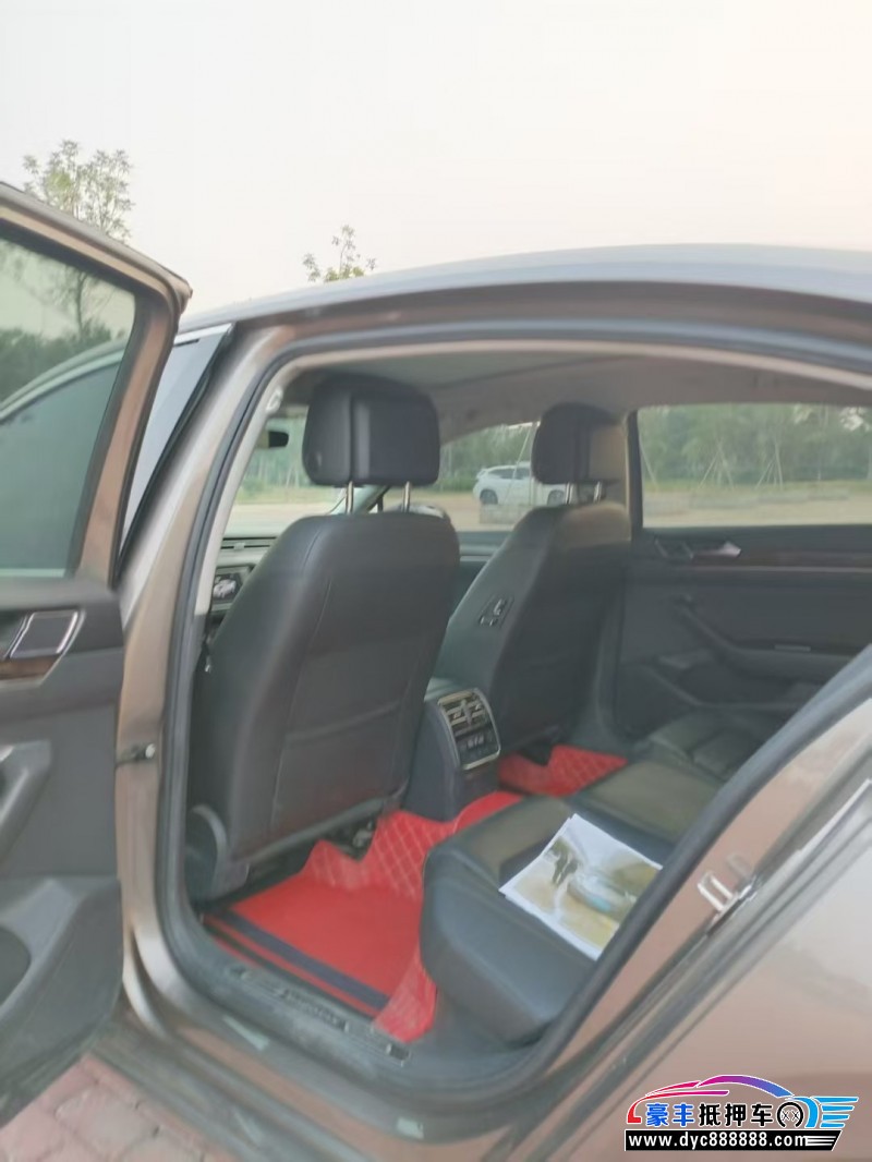 18年大众迈腾轿车抵押车出售