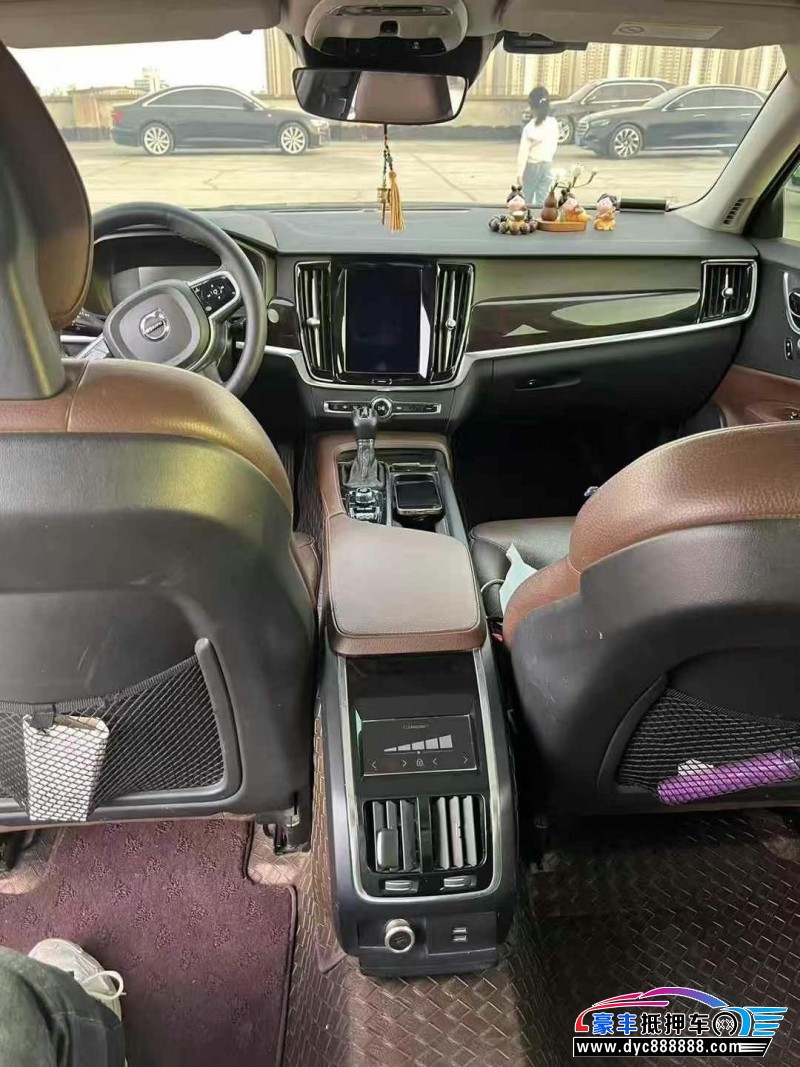 17年沃尔沃S90轿车抵押车出售