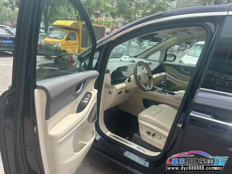 24年岚图梦想家轿车抵押车出售