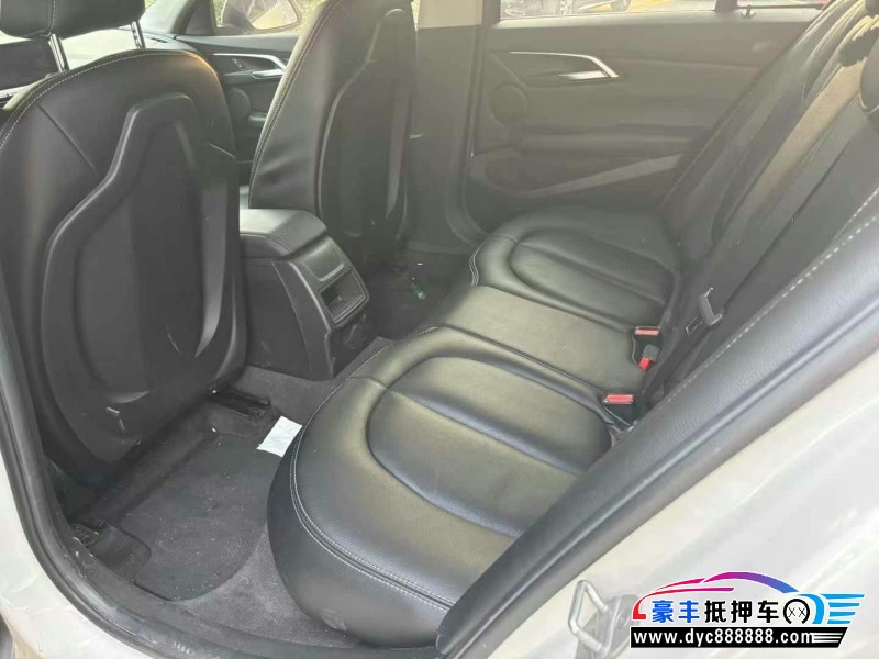 17年宝马1系轿车抵押车出售