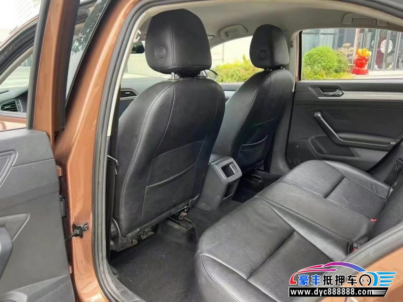 17年大众凌渡轿车抵押车出售