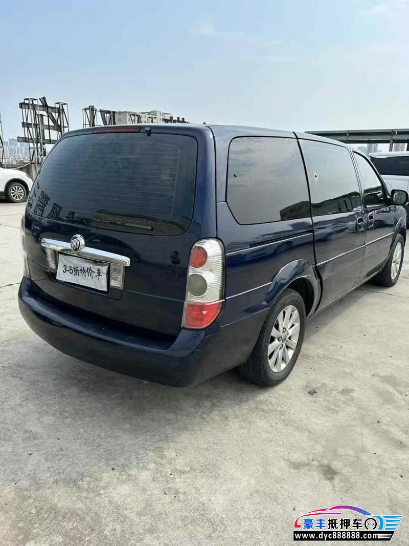 15年别克GL8轿车抵押车出售