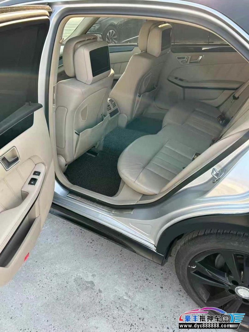 14年奔驰E轿车抵押车出售