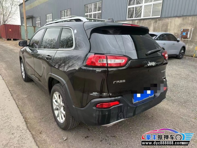 18年Jeep自由光轿车抵押车出售