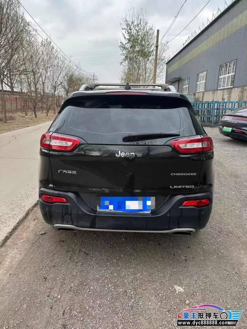 18年Jeep自由光轿车抵押车出售