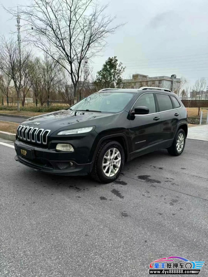 16年Jeep自由光轿车抵押车出售