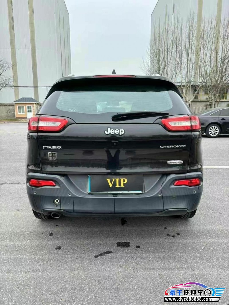 16年Jeep自由光轿车抵押车出售