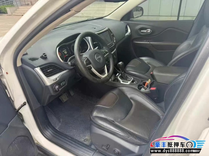 17年Jeep自由光轿车抵押车出售