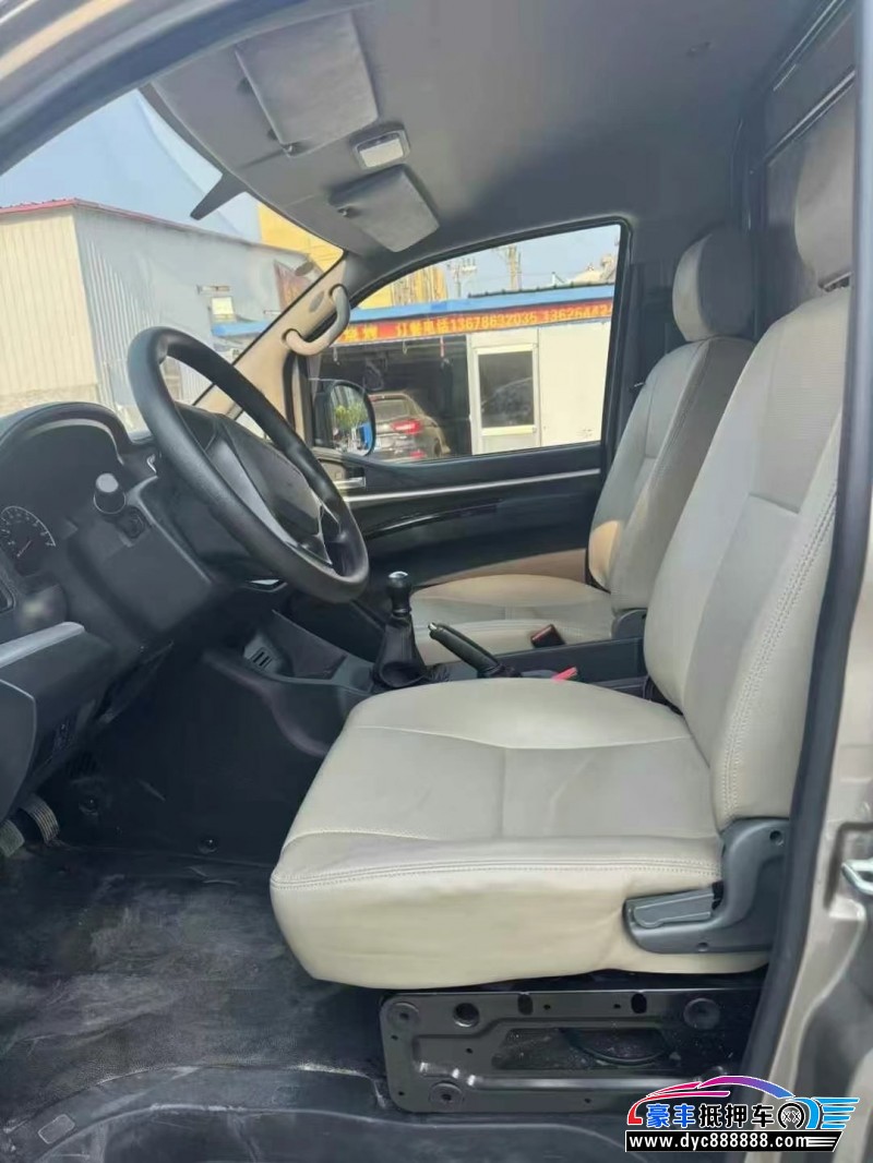 24年东风风行菱智轿车抵押车出售