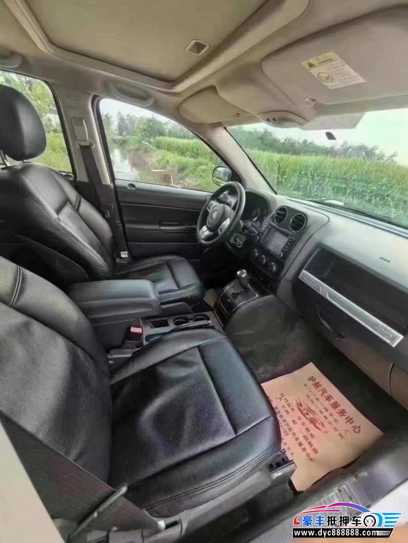 16年Jeep指南者轿车抵押车出售