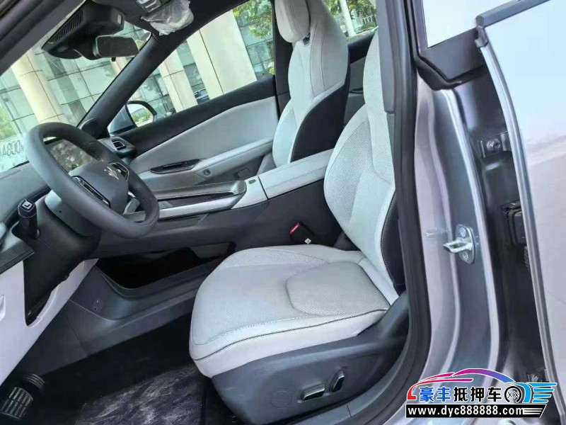 25年极狐阿尔法S轿车抵押车出售