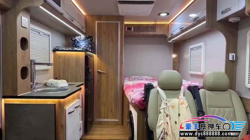 20年上汽大通V90轿车抵押车出售