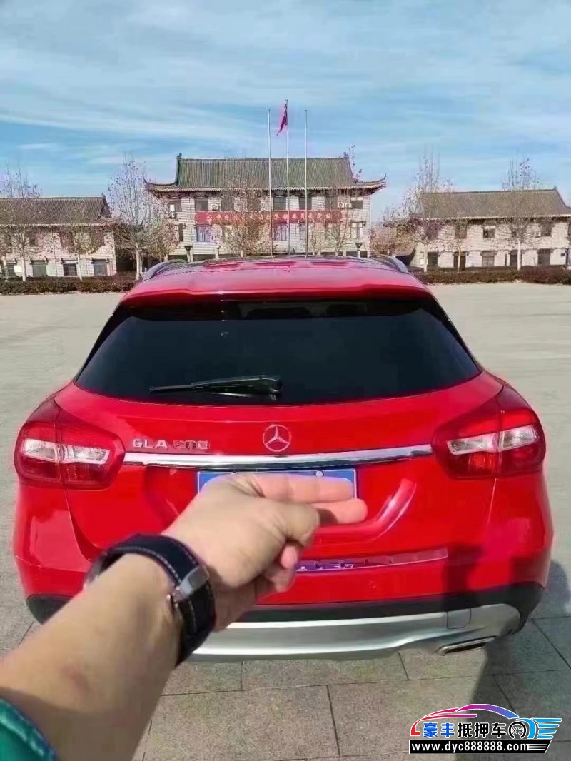 17年奔驰GLA轿车抵押车出售