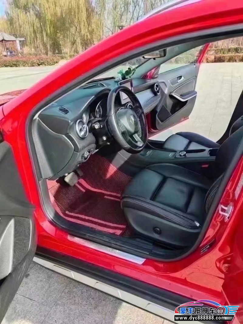 17年奔驰GLA轿车抵押车出售