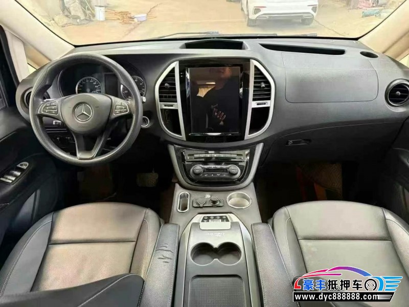 19年奔驰威霆轿车抵押车出售