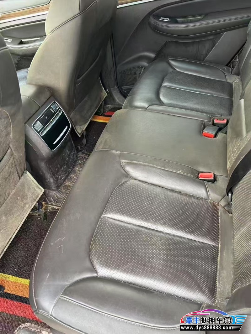 18年荣威RX8轿车抵押车出售