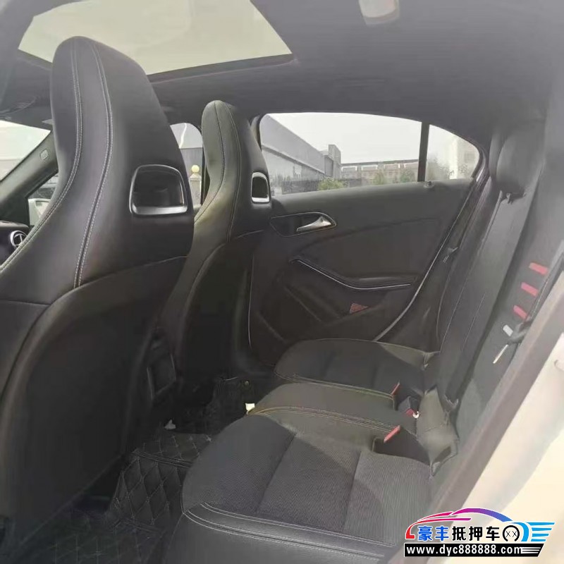 16年奔驰A轿车抵押车出售