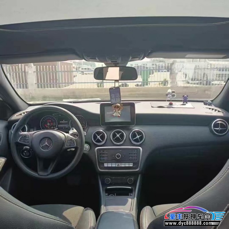 16年奔驰A轿车抵押车出售