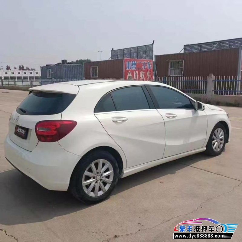 16年奔驰A轿车抵押车出售