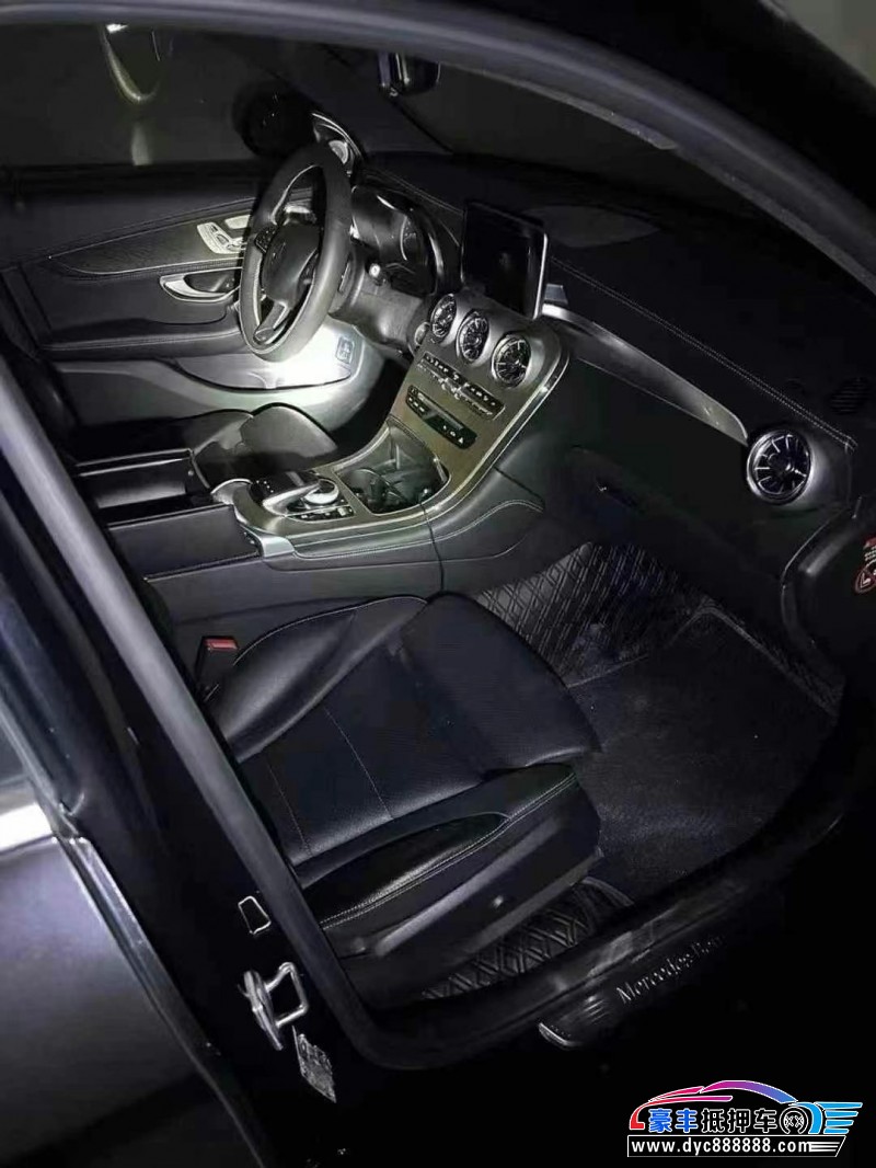 18年奔驰GLC轿车抵押车出售