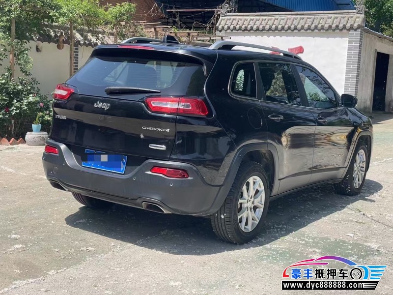 17年Jeep自由光轿车抵押车出售