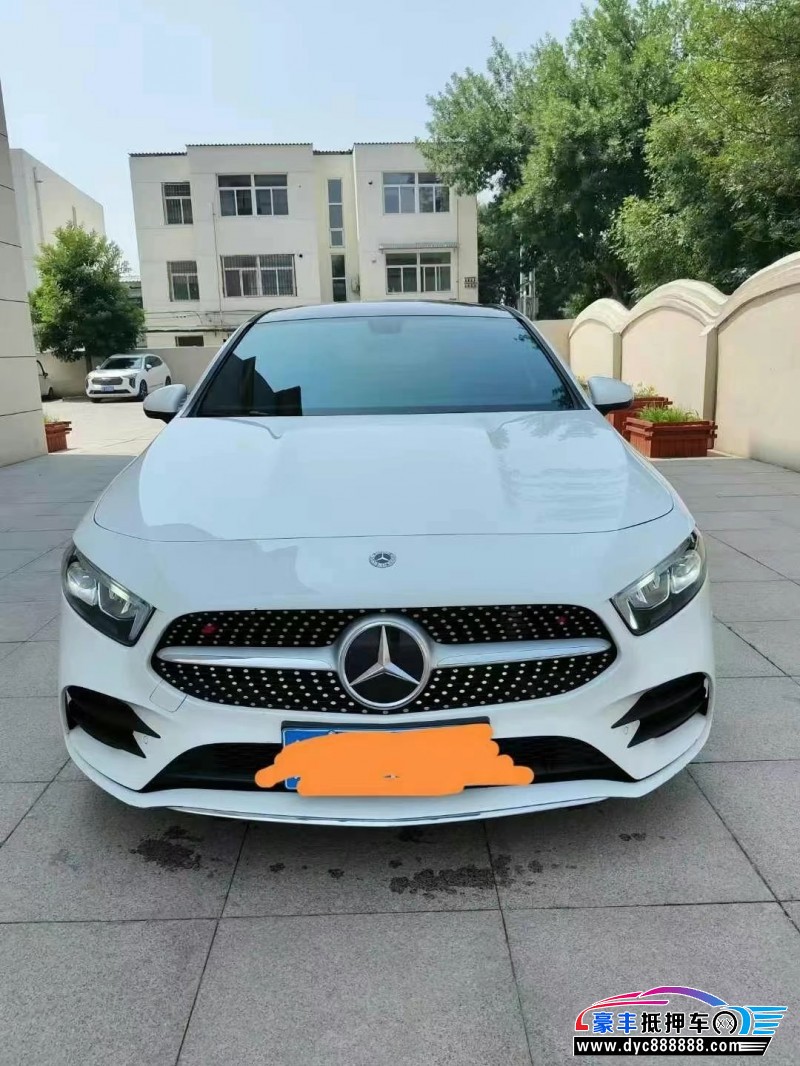 22年奔驰A轿车抵押车出售