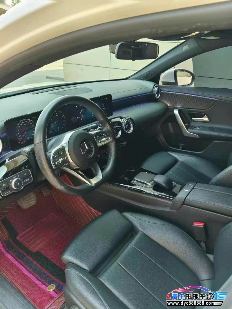 22年奔驰A轿车抵押车出售