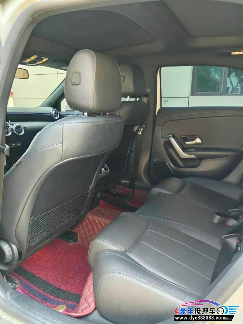 22年奔驰A轿车抵押车出售