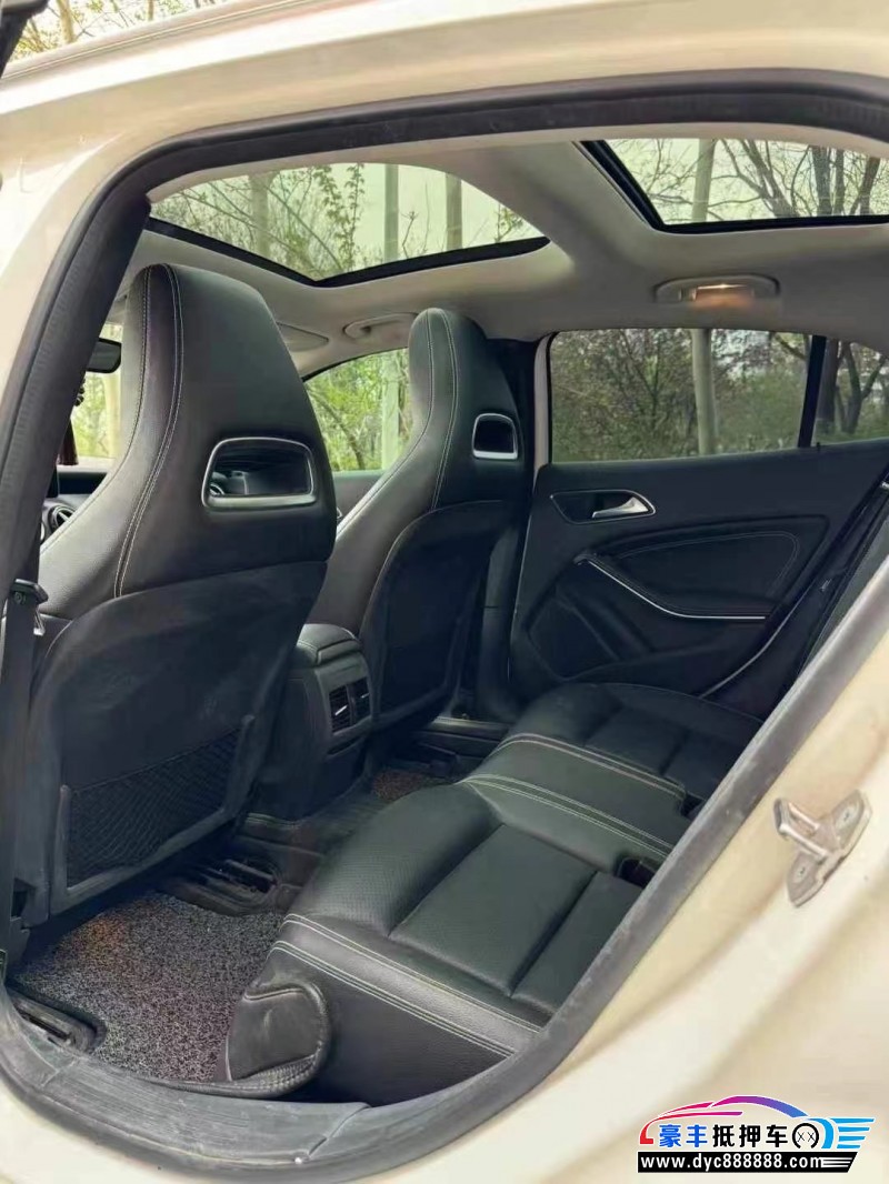 19年奔驰GLA轿车抵押车出售