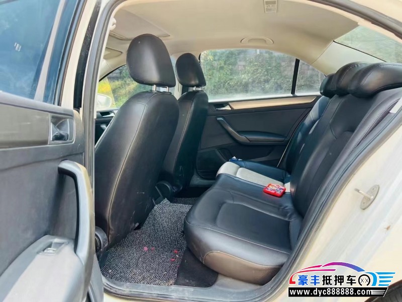 15年大众桑塔纳轿车抵押车出售