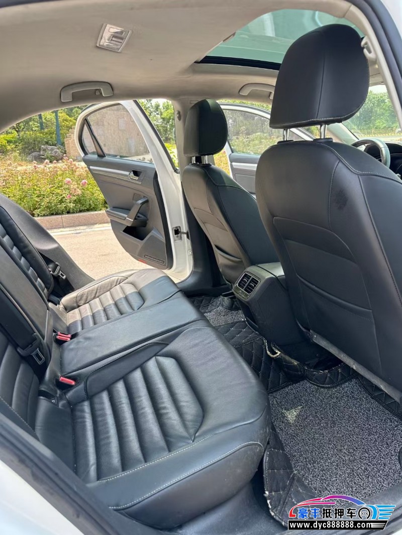 16年大众凌渡轿车抵押车出售