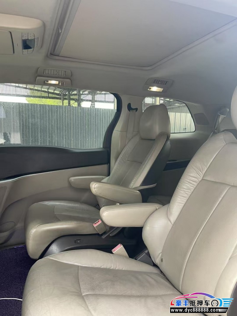 11年别克GL8轿车抵押车出售