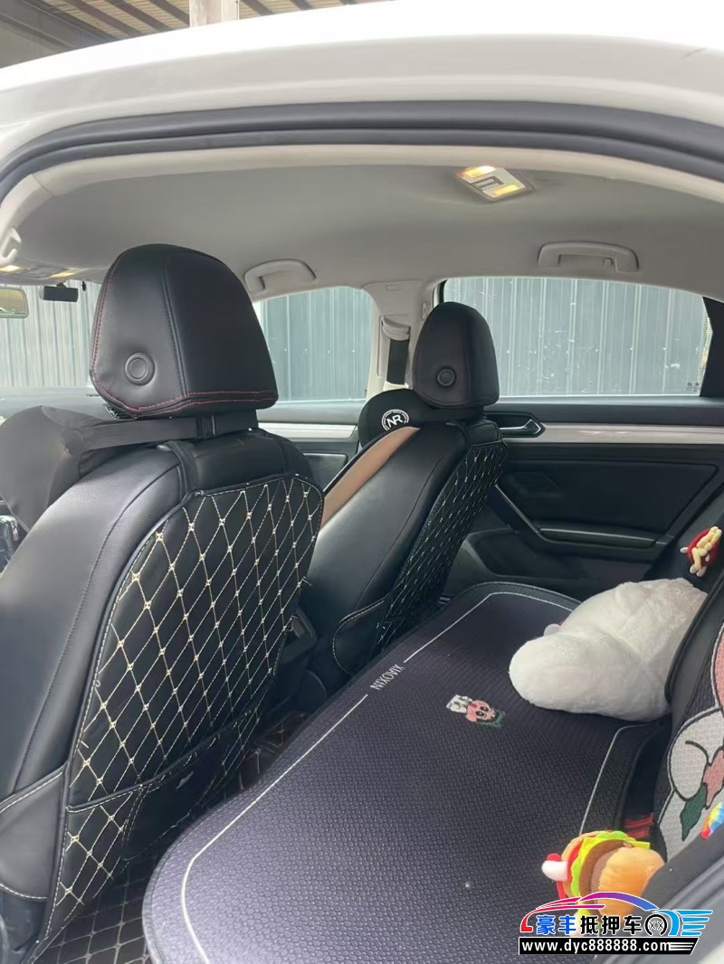 17年大众凌渡轿车抵押车出售