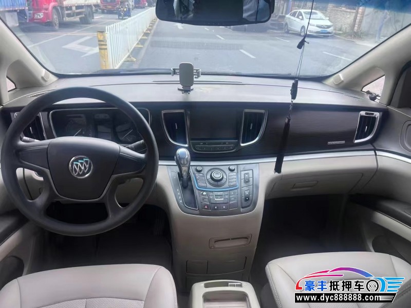 11年别克GL8轿车抵押车出售