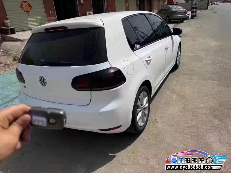 13年大众高尔夫轿车抵押车出售