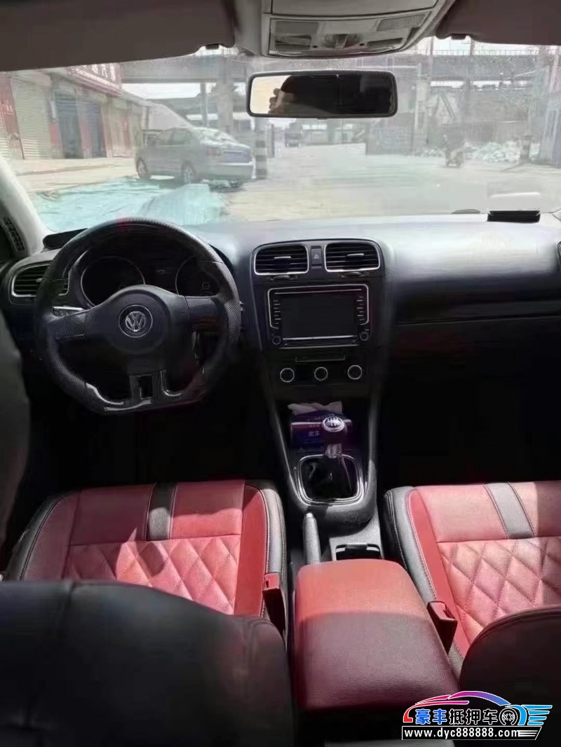 13年大众高尔夫轿车抵押车出售