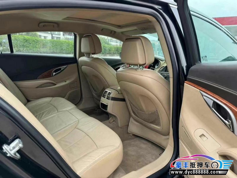 10年别克君越轿车抵押车出售