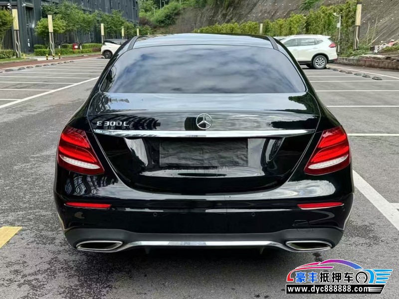 17年奔驰E轿车抵押车出售