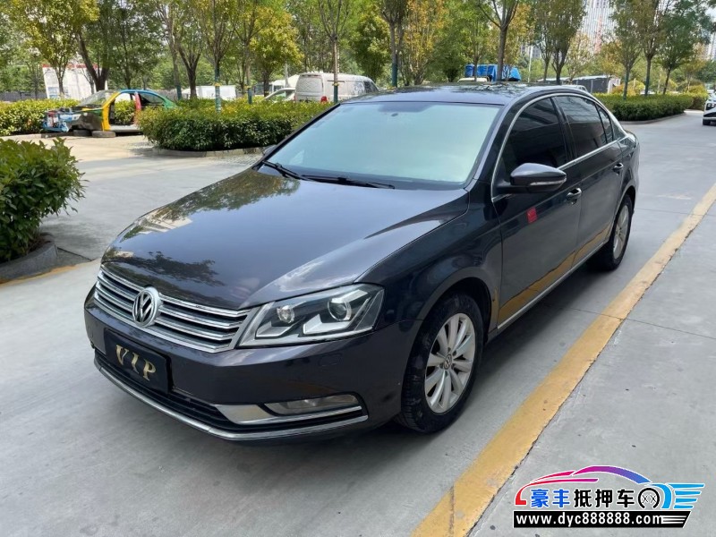 13年大众迈腾轿车抵押车出售