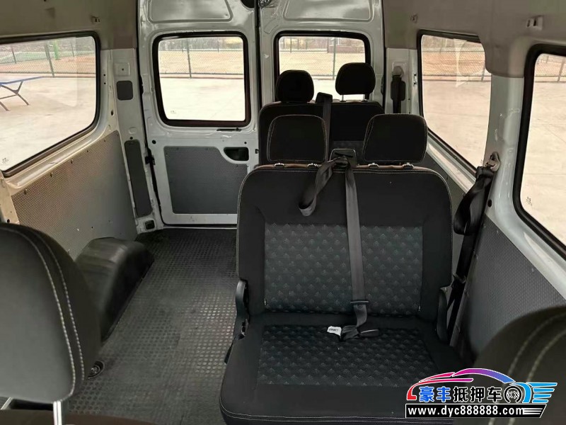 21年上汽大通V80轿车抵押车出售